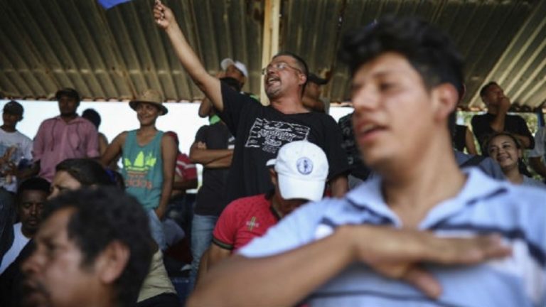 ΗΠΑ-Μεξικό: Συγκέντρωση μεταναστών στα σύνορα – Την Εθνοφρουρά ενισχύει ο Τραμπ