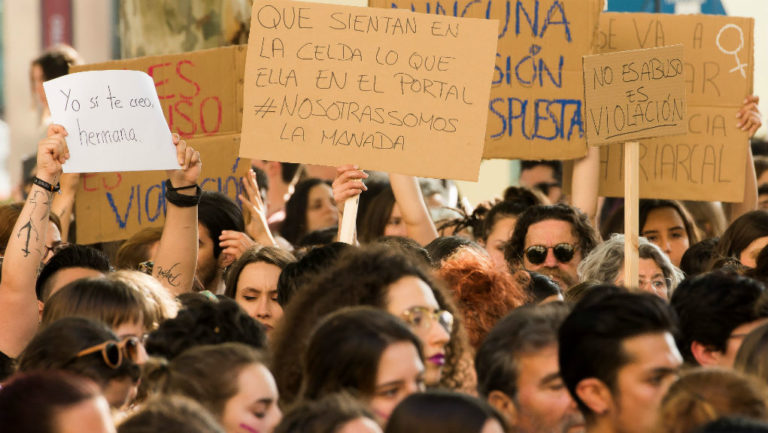 Ισπανία: Οργή μετά την αθώωση 5 ανδρών για τον ομαδικό βιασμό έφηβης
