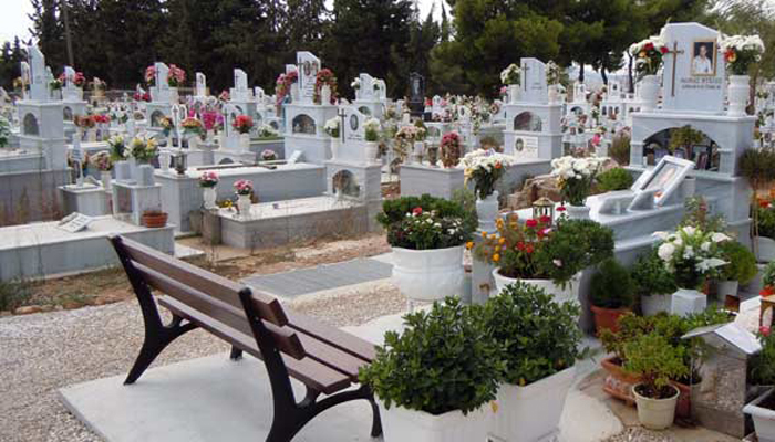 Έθαψαν νεκρό επάνω από άλλον νεκρό στα δημοτικά κοιμητήρια του Φιλύρου Θεσσαλονίκης