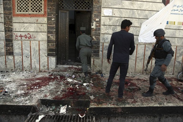Καμικάζι του ΙΚ σκοτώνει 57 και τραυματίζει 119 στο Αφγανιστάν 