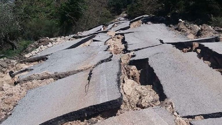 Η κατολίσθηση στην Κρυοπηγή Πρέβεζας έφερε καταστροφές