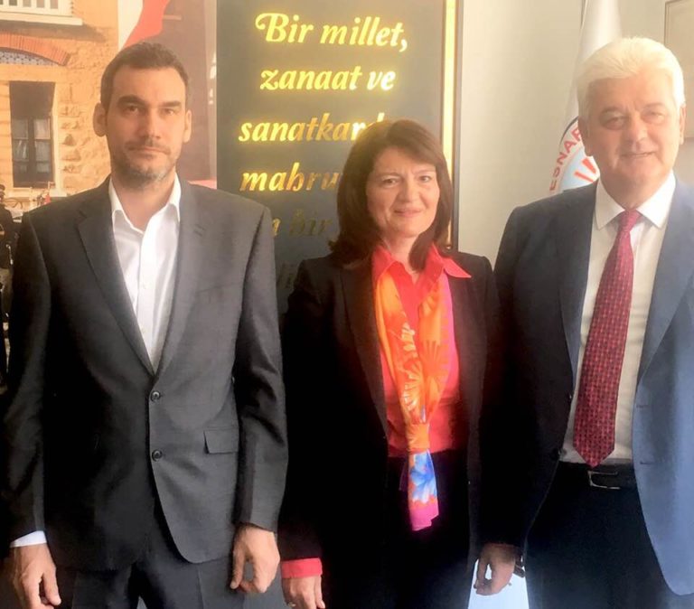 Τρία νέα γραφεία θεωρήσεων σε Τσεσμέ, Αϊβαλί και Κουσάντασι
