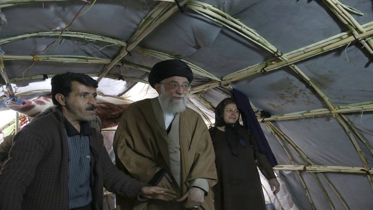 Αγιατολάχ Χαμενεΐ: Η Τεχεράνη δεν θα παραδοθεί ποτέ στο «μπούλιγνκ» των ΗΠΑ