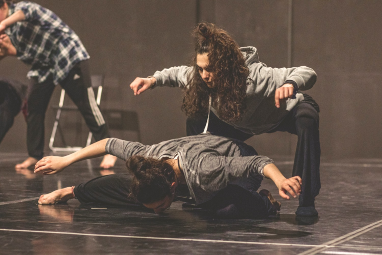 «Pieta», μια χορο-ωδή στην καλλιτεχνία του Μιχαήλ Άγγελου, στο Θέατρο Ροές (video)
