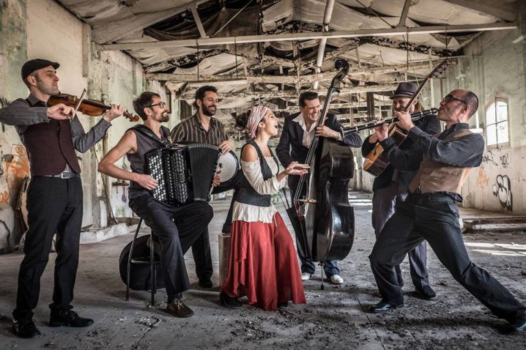 Oι Barcelona Gipsy balKan Orchestra στον πολυχώρο WE