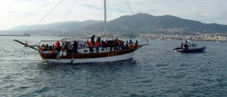 Μεταφορά των 69 αλλοδαπών στο λιμάνι της Κισσάμου