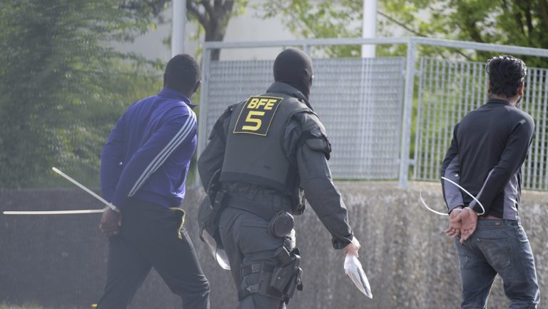 Γερμανία: Έφοδος αστυνομίας σε κέντρο μεταναστών