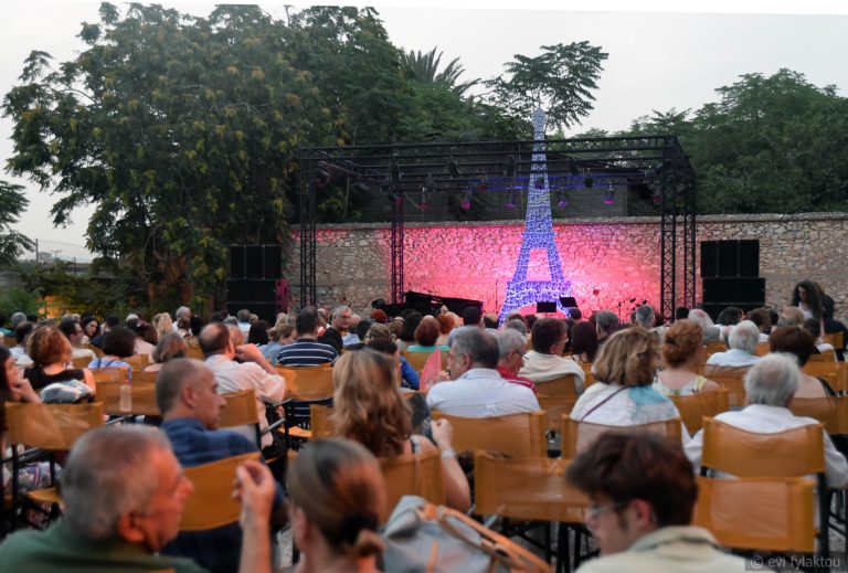 Καλοκαιρινές βραδιές με μουσική, ποίηση και κινηματογράφο στον Κήπο της Πειραιώς 260