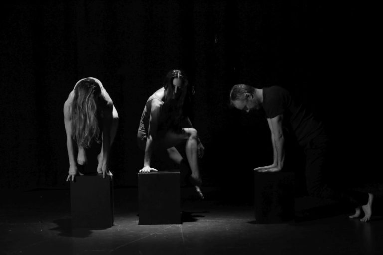 “Τώρα”: Μία παράσταση σύγχρονου χορού στο θέατρο Olvio (video)