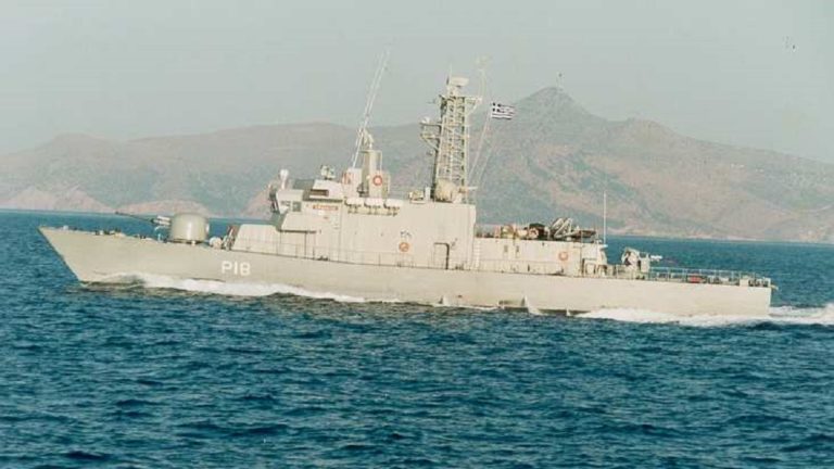 Τουρκικό εμπορικό πλοίο «ακούμπησε» ελληνική κανονιοφόρο-Ενημέρωση ΝΑΤΟ (video)