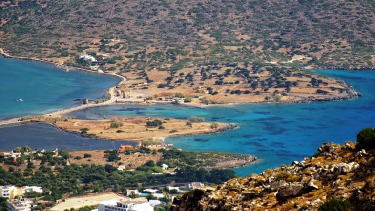 Αλυκές Ελούντας και αυθαίρετες κατασκευές