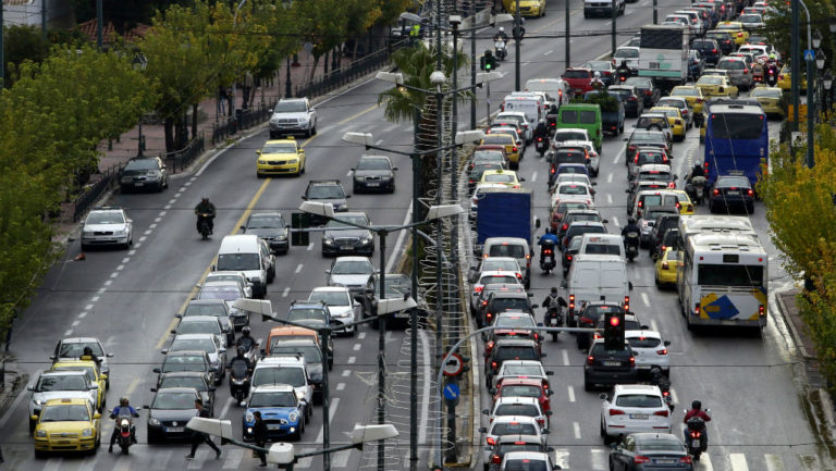 Παραπέμπονται 15 άτομα για έκδοση πλαστών διπλωμάτων οδήγησης