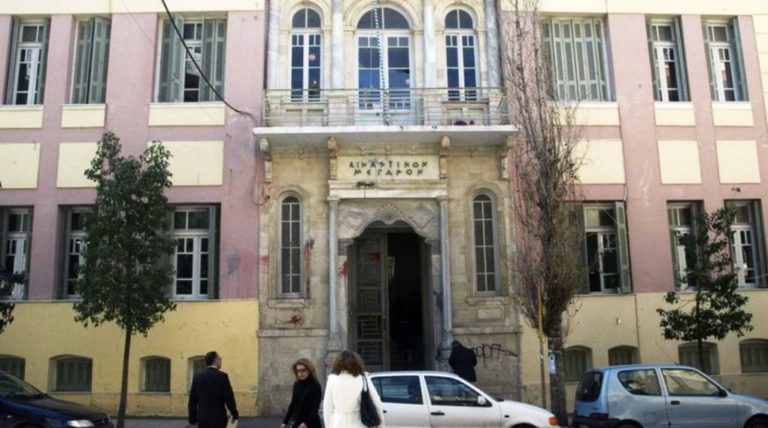 Ελεύθεροι με εγγύηση για τον εκβιασμό του δικηγόρου
