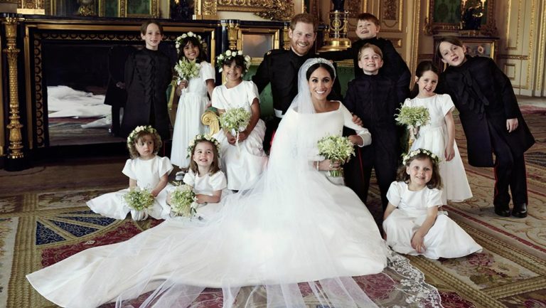Βρετανία: Το πριγκιπικό ζεύγος δημοσιοποίησε τις πρώτες επίσημες γαμήλιες φωτογραφίες