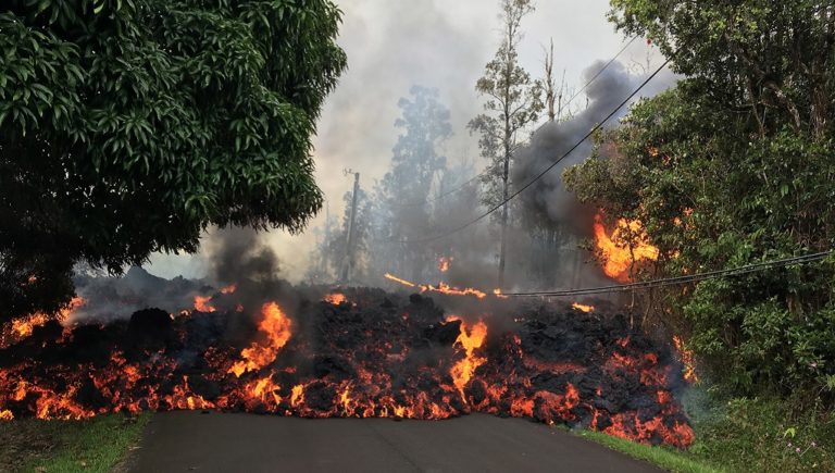 Συνεχίζονται οι εκρήξεις του Κιλαουέα – Μεγάλες οι καταστροφές από το ηφαίστειο