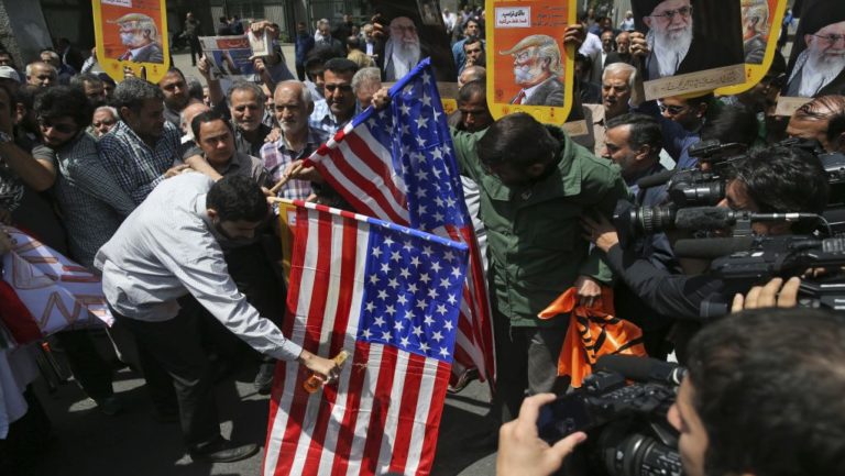 Αντιδράσεις και ανησυχίες από τις αμερικανικές κινήσεις στο Ιράν