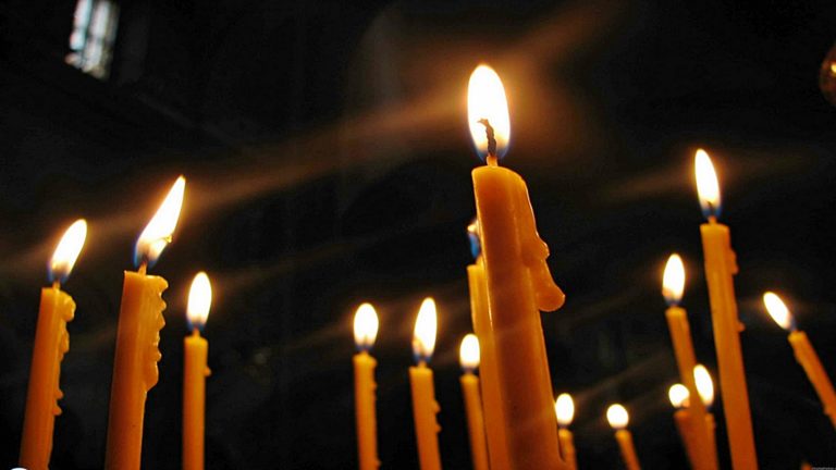 Πτολεμαΐδα: Με τα κεριά στο νερό ζεσταίνουν τον Χριστό