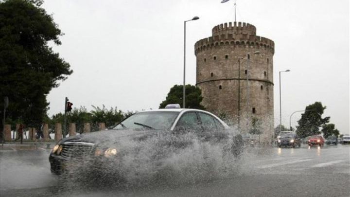 Μικροπροβλήματα στη Θεσσαλονίκη από την μεσημεριανή καταιγίδα