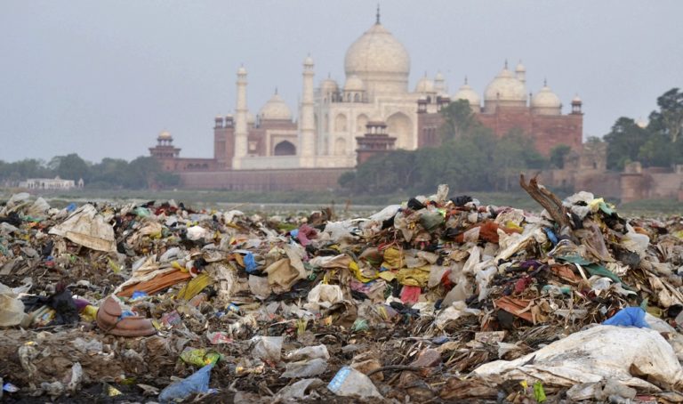 Θύμα της ατμοσφαιρικής ρύπανσης το Ταζ Μαχάλ στην Ινδία (video)