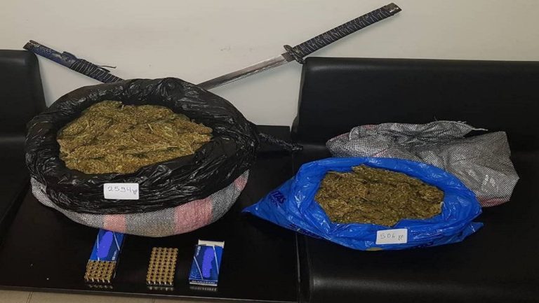 Ηράκλειο: Βρήκαν τέσσερα κιλά κάνναβης και δενδρύλλια