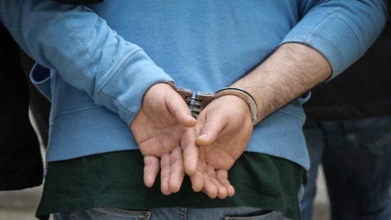 Δύο συλλήψεις στην Αγιά για ναρκωτικά και όπλα