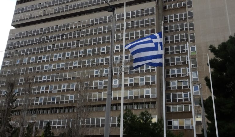 Πηγές του υπ. Προστασίας του Πολίτη διαψεύδουν τη Μ. Σπυράκη για τα ΜΑΤ στη Λέσβο – Απάντηση από ΝΔ