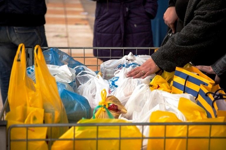 Τρόφιμα στους δικαιούχους ΤΕΒΑ