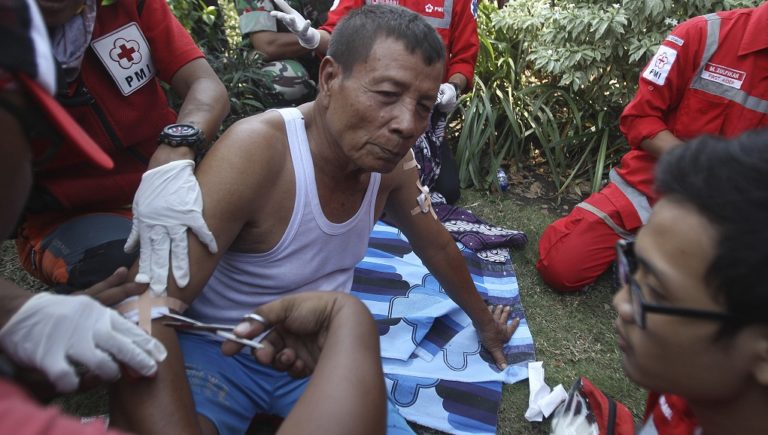 Ινδονησία: Επιθέσεις βομβιστών αυτοκτονίας σε 3 εκκλησίες – Νεκροί και τραυματίες