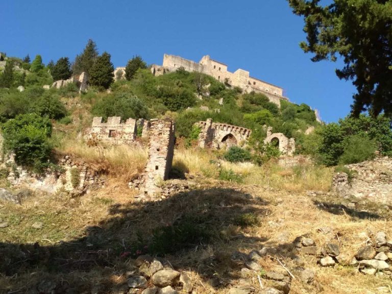 Στο Ταμείο Ανάκαμψης και Ανθεκτικότητας η πυρόσβεση του αρχαιολογικού χώρου Μυστρά