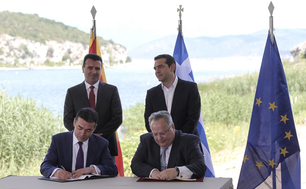 Υπεγράφη η ιστορική συμφωνία Ελλάδας – πΓΔΜ για το ονοματολογικό (video)