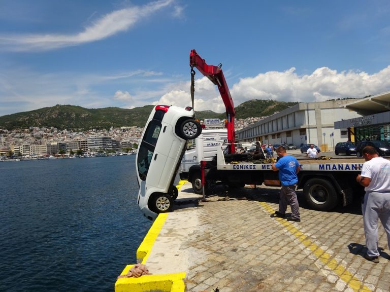 Καβάλα: Αυτοκίνητο έπεσε στο λιμάνι