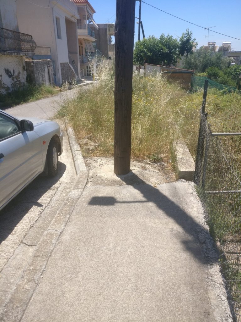 Καλαμάτα: Πνίγηκαν στα χόρτα οι γειτονιές