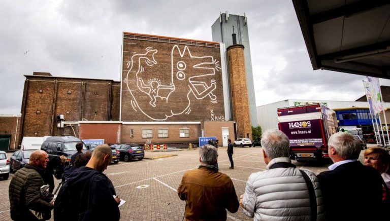 Αποκαλύφθηκε ξανά η τοιχογραφία του Κιθ Χάρινγκ στο Άμστερνταμ