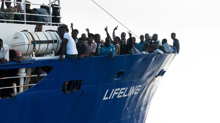 Συνεχίζεται η οδύσσεια των προσφύγων στο πλοίο Lifeline