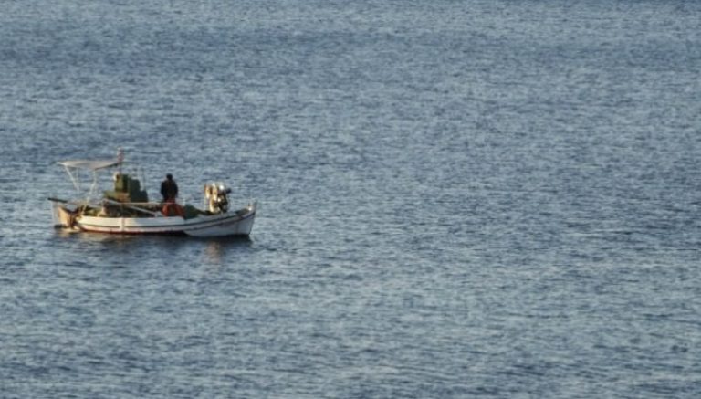 Χανιά: Ψαράς ανέσυρε αμφορέα και τον παρέδωσε στη λιμενική αρχή