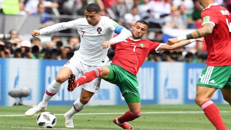 Η FIFA διαψεύδει ότι ο διαιτητής του Πορτογαλία-Μαρόκο ζήτησε τη φανέλα του Ρονάλντο