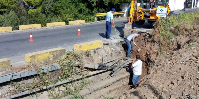 Χανιά: Ταλαιπωρία για τους κατοίκους των Λενταριανών από βλάβη στον αγωγό νερού
