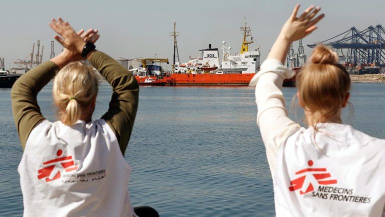 Το πλοίο Aquarius με μετανάστες που απέρριψε η Ιταλία, έφτασε στην Βαλένθια