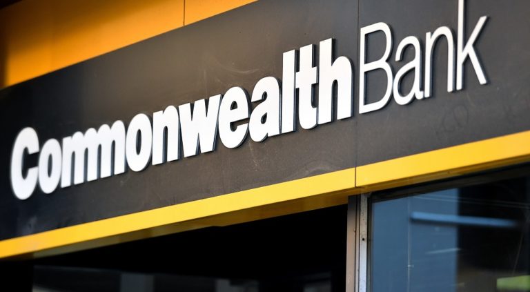 Αυστραλία: Πρόστιμο-μαμούθ στη μεγαλύτερη τράπεζα για ξέπλυμα χρήματος