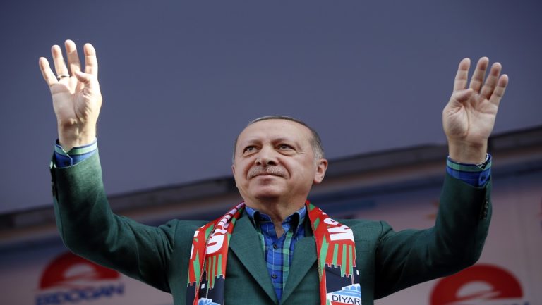 Ο πρόεδρος Ερντογάν ζητά από τους Κούρδους να τον ψηφίσουν (video)