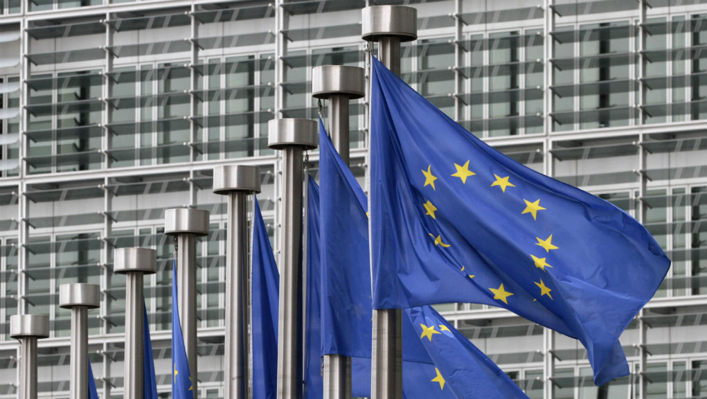 Η ΕΕ θα επιβάλει επιπλέον δασμούς σε αμερικανικές εισαγωγές τον Ιούλιο