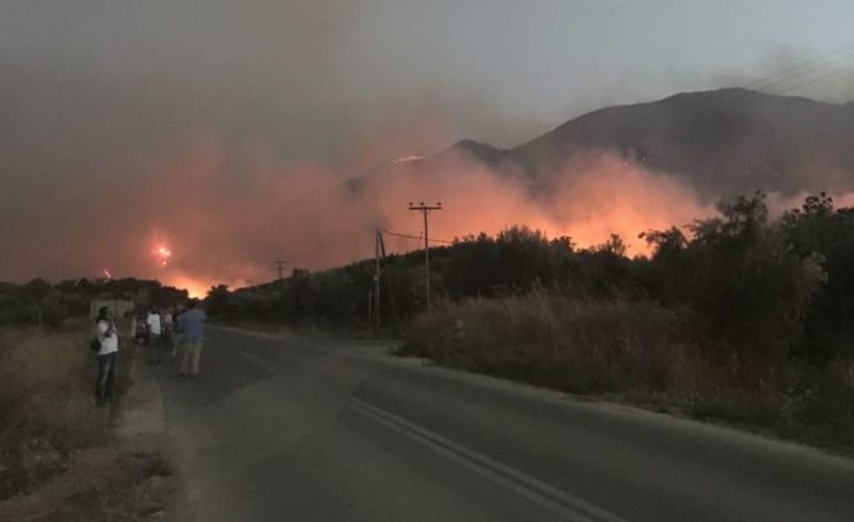 Χανιά: Πυρκαγιά απείλησε οικισμό  στα Μεγάλα Χωράφια