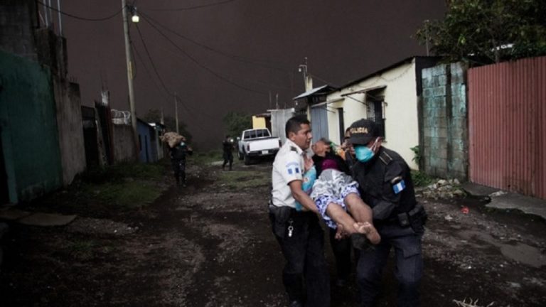 Γουατεμάλα: Δεκάδες νεκροί από την έκρηξη ηφαιστείου