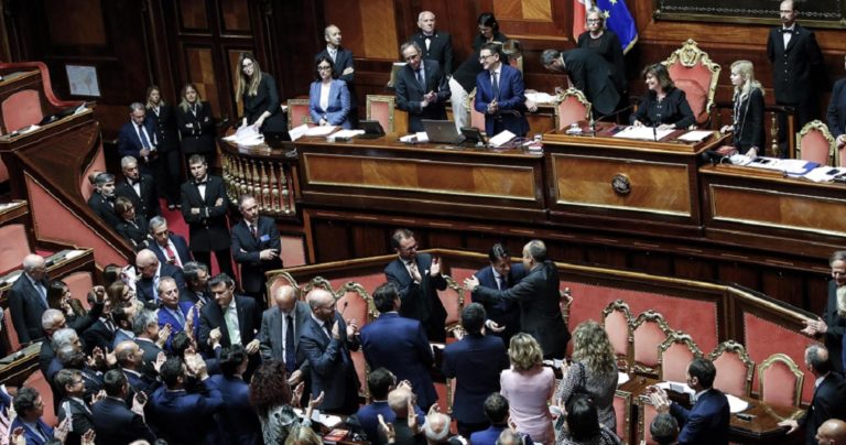 Ψήφο εμπιστοσύνης έλαβε η κυβέρνηση του Τζ. Κόντε από τη Γερουσία