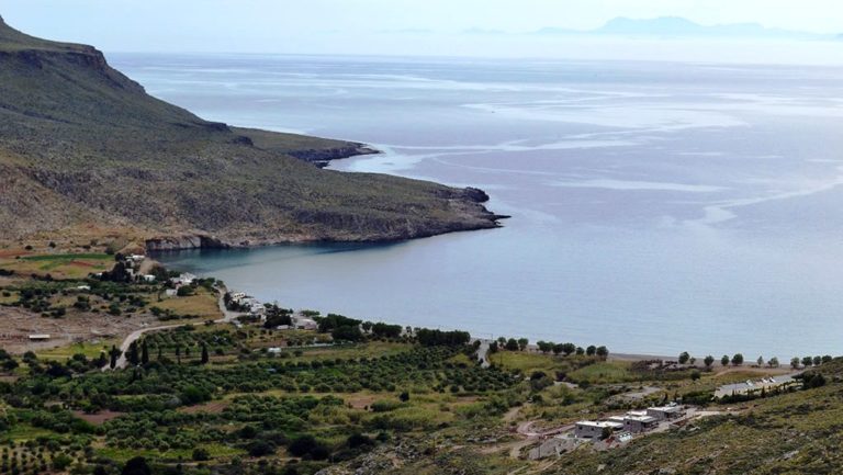 Άφησαν τους μετανάστες και το έσκασαν
