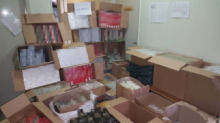 Καβάλα: Συνελήφθησαν με 10.000 λαθραία πακέτα τσιγάρων
