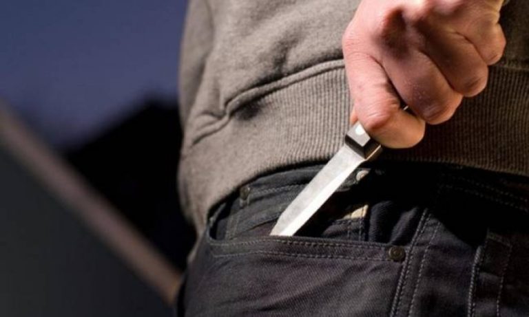 Ληστεία υπό την απειλή μαχαιριού σε μίνι μάρκετ στη Χαριλάου