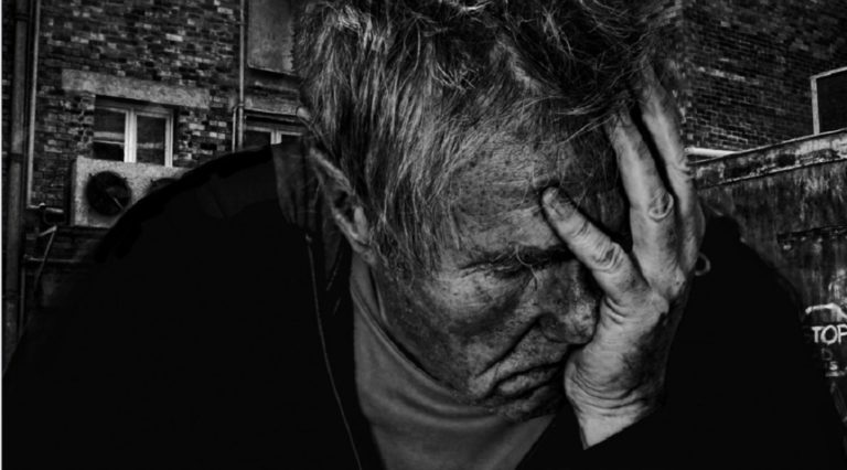 Έρευνα: Η σοβαρή κατάθλιψη είναι εντονότερη στους ηλικιωμένους απ’ ό,τι στους πιο νέους