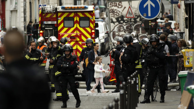 Έληξε η κατάσταση ομηρίας στο Παρίσι, συνελήφθη ο δράστης