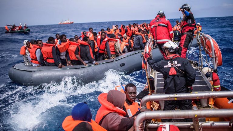 Διάσωση 560 μεταναστών στη Μεσόγειο